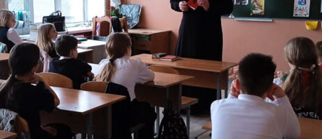 В Речице школьники познакомились с церковной книгой и библейской историей